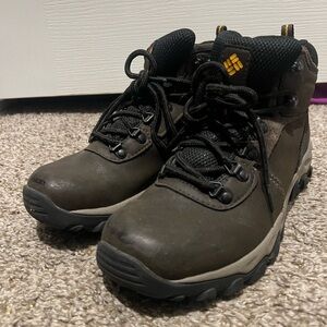 Columbia Men's Dark Brown Hiking Boots